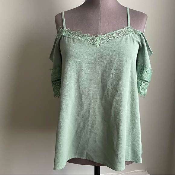 Paper Crane Tops - Paper crane pastel green cold shoulder top size small